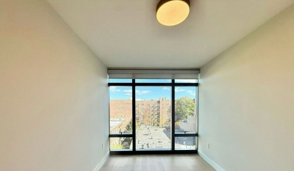 ����ʢ3820 Parsons Blvd