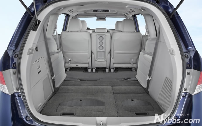 honda-odyssey-interior-floor-space-b.jpg