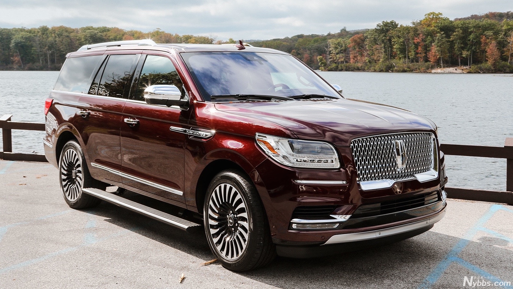 2018 Lincoln Navigator-1b.jpg